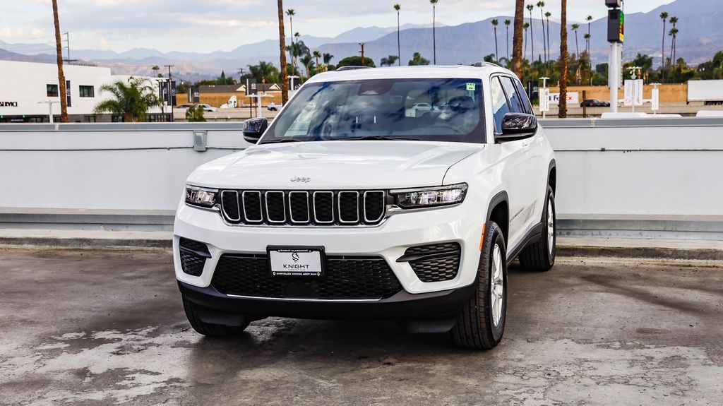 2025 Jeep Grand Cherokee Laredo X photo 4