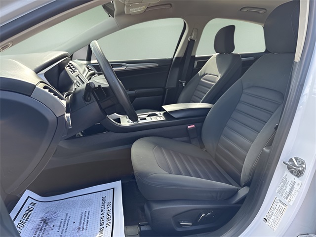 2017 Ford Fusion SE photo 9