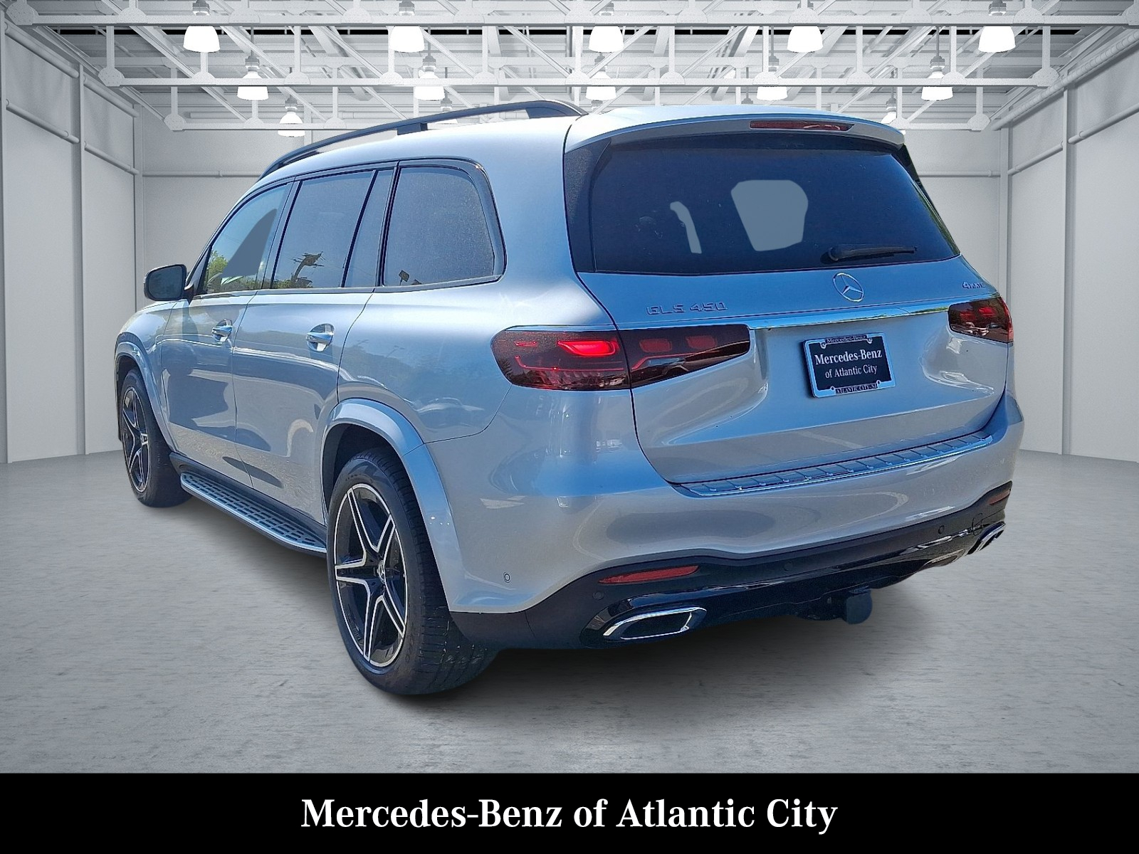 2025 Mercedes Benz GLS 450 4MATIC photo 3