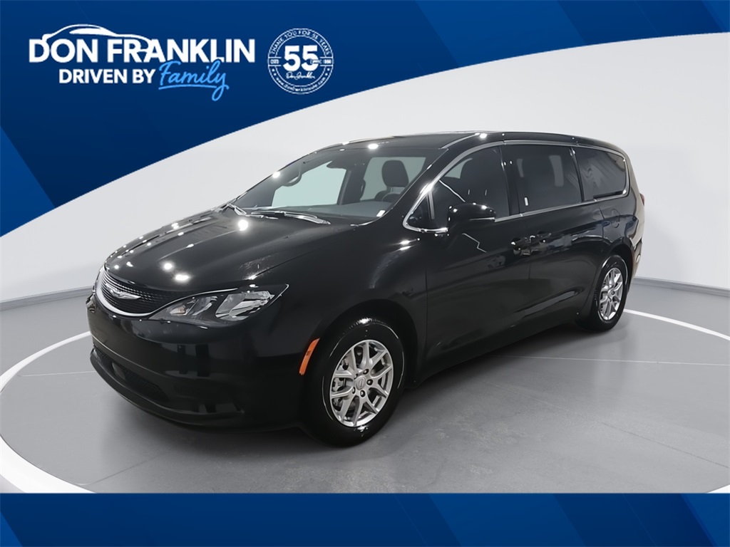 2026 Chrysler Voyager LX's photo