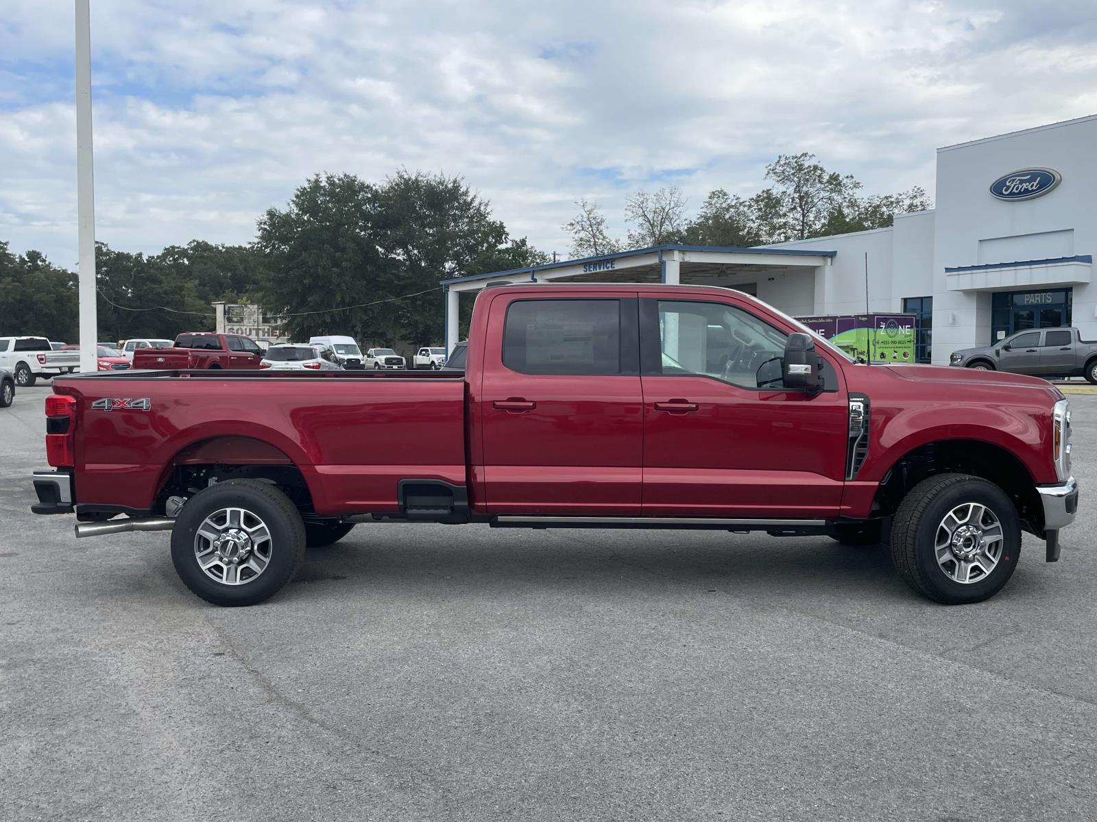 2026 Ford F-350 Lariat photo 2
