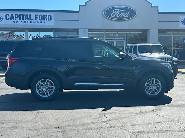 2025 Ford Explorer photo 3