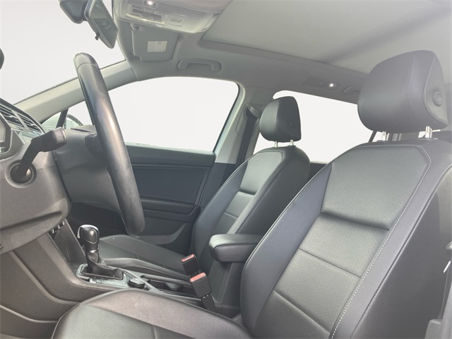 2019 Volkswagen Tiguan SEL R-Line photo 8