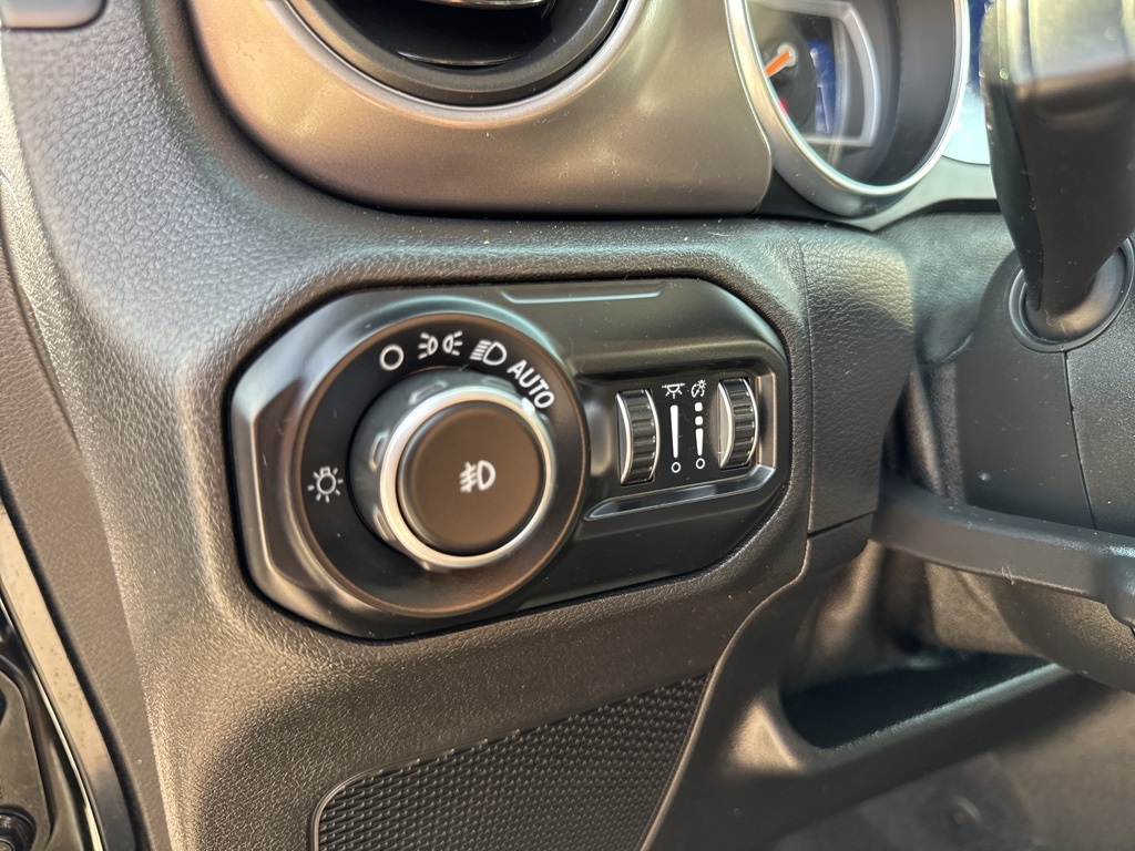 2020 Jeep Wrangler Unlimited Willys photo 38