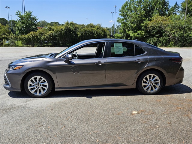 2023 Toyota Camry LE photo 3
