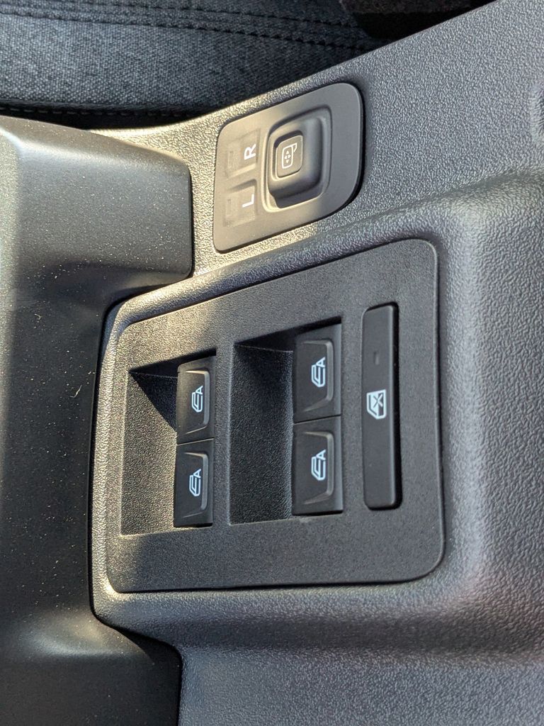 2025 Ford Bronco Base photo 24