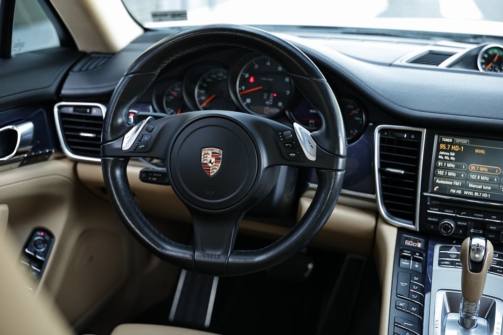 2015 Porsche Panamera Base photo 30