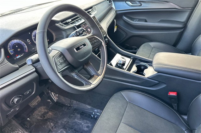 2025 Jeep Grand Cherokee Altitude photo 9