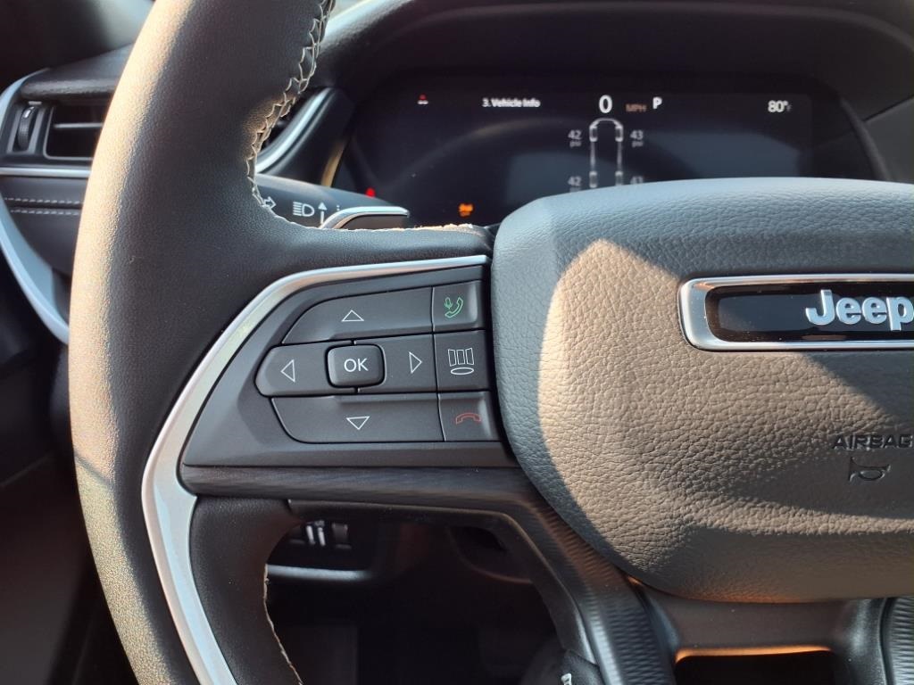 2025 Jeep Grand Cherokee Laredo X photo 14