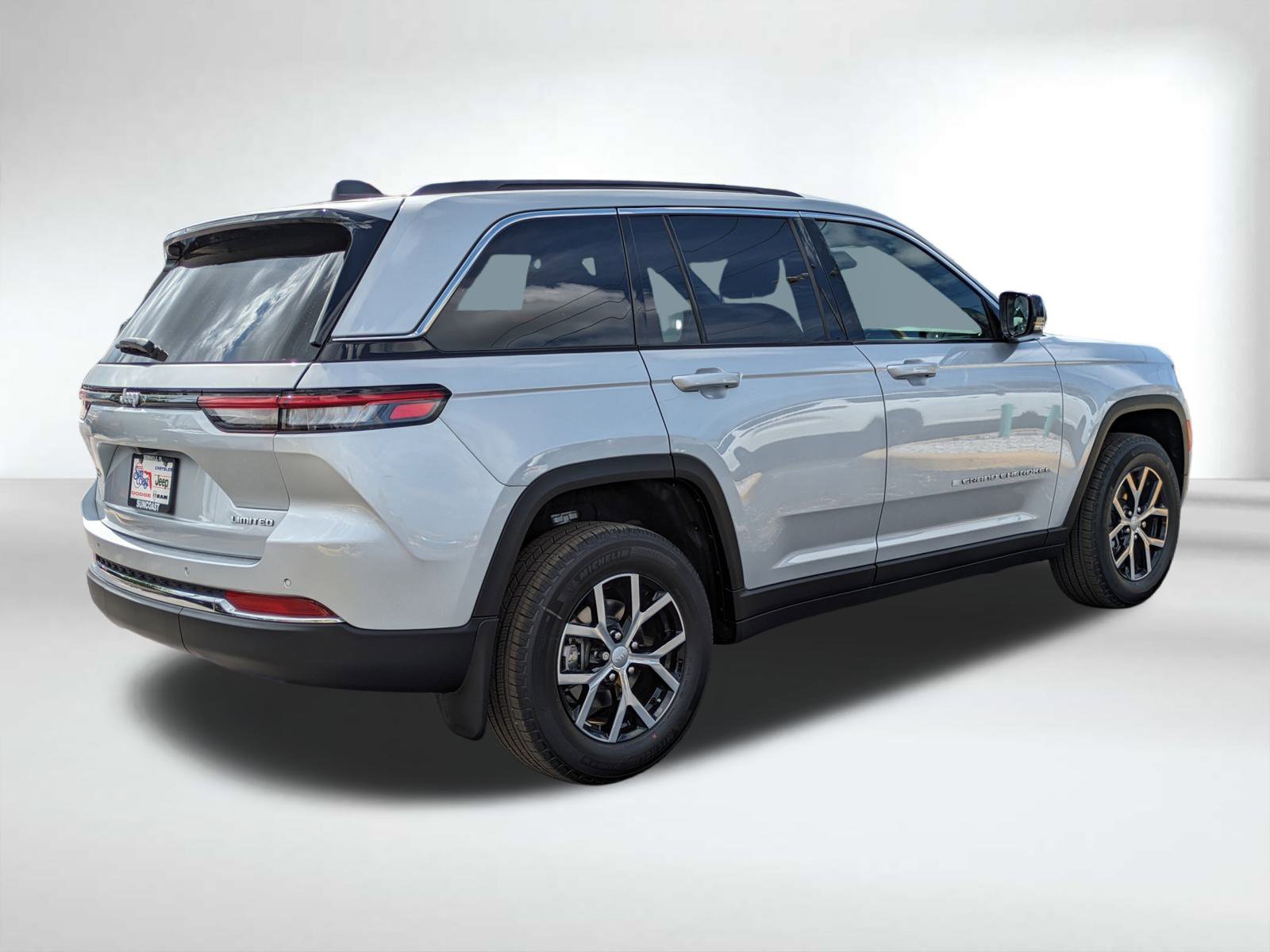2025 Jeep Grand Cherokee Limited photo 3