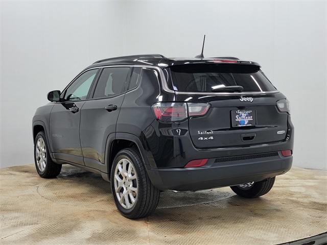 2022 Jeep Compass Latitude Lux photo 4