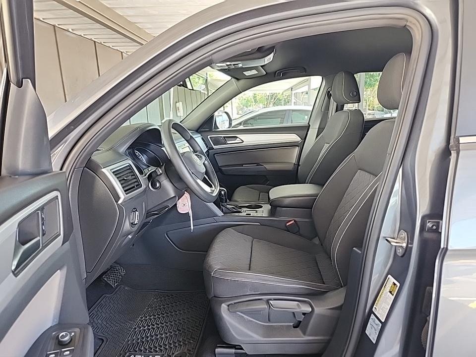 2021 Volkswagen Atlas Cross Sport photo 3