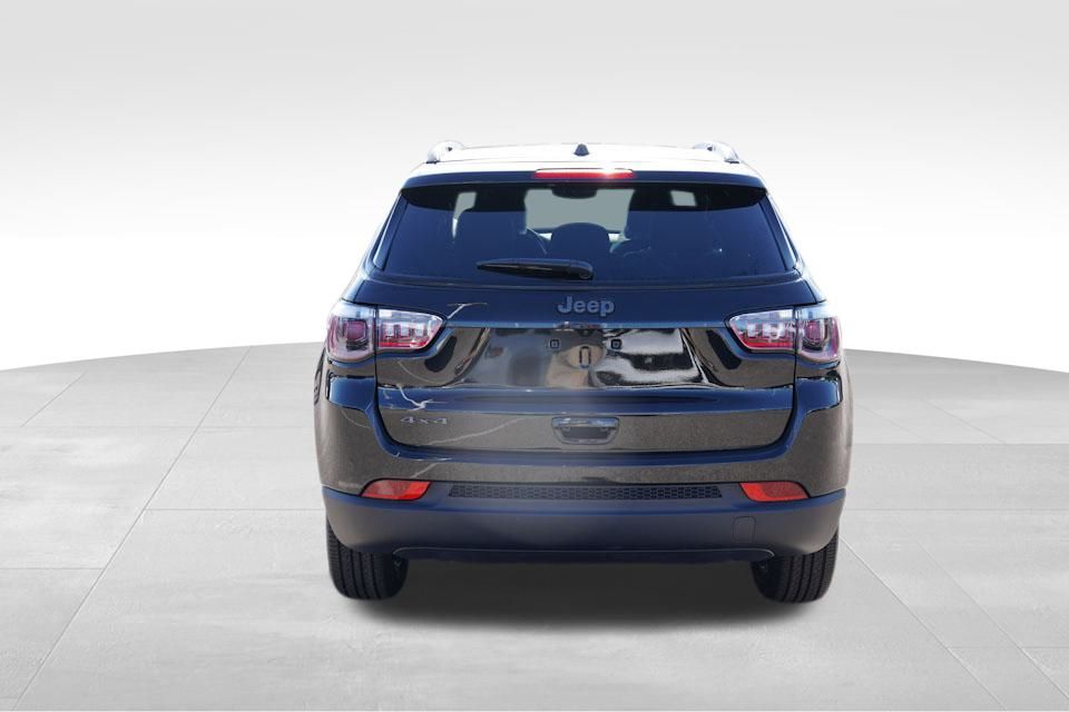 2025 Jeep Compass Latitude photo 3