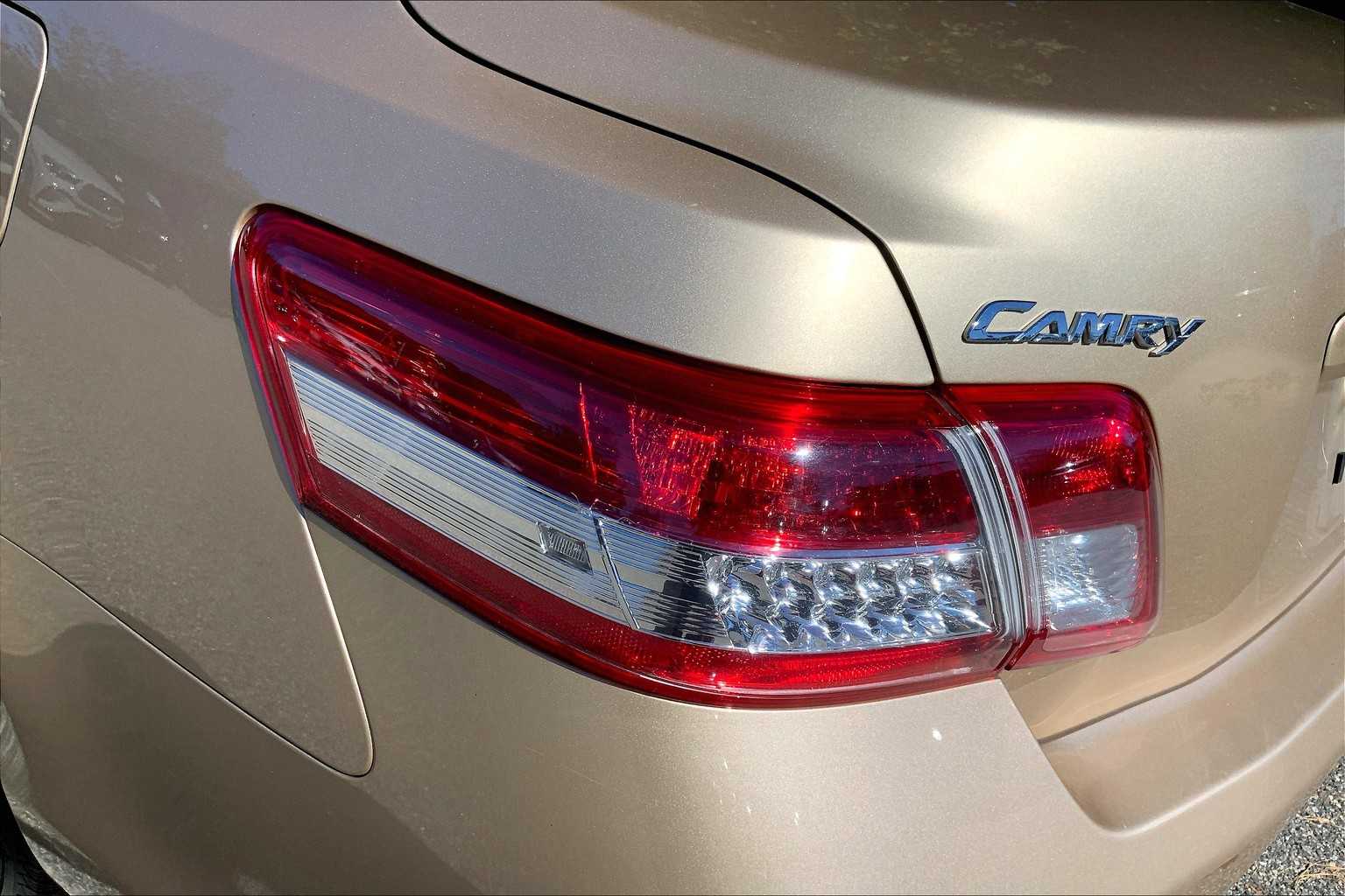 2010 Toyota Camry LE photo 26