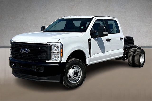2026 Ford F-350 Super Duty Chassis Cab XL's photo