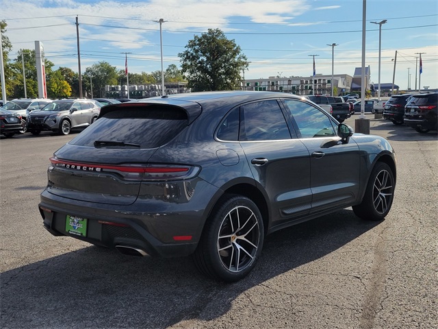2023 Porsche Macan T photo 3
