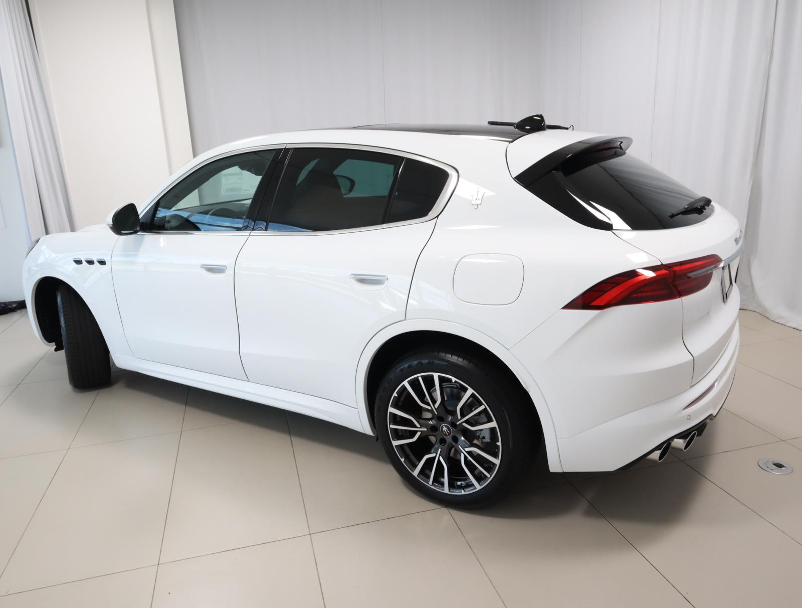 2025 Maserati Grecale photo 3