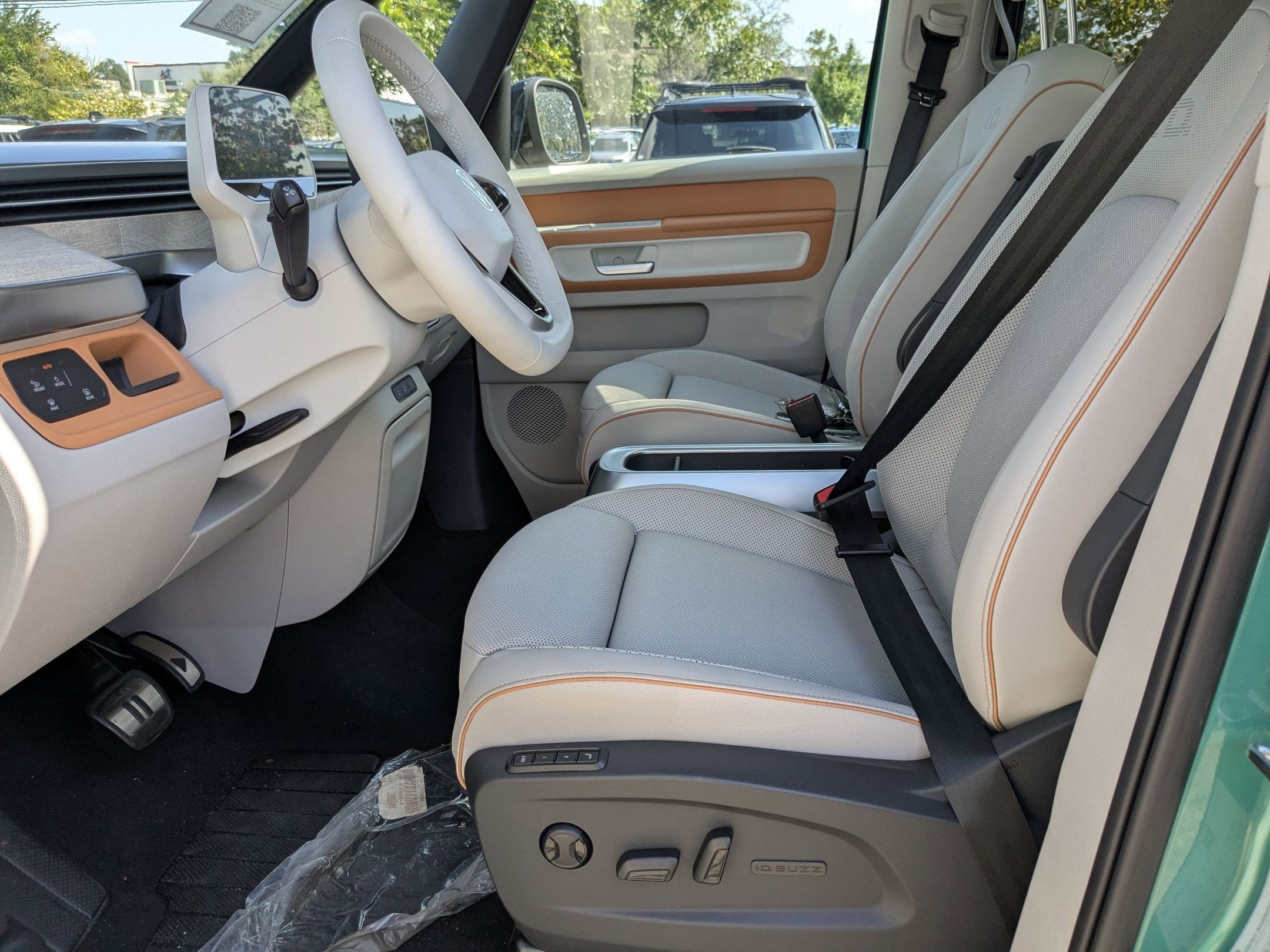 2025 Volkswagen ID. Buzz photo 2