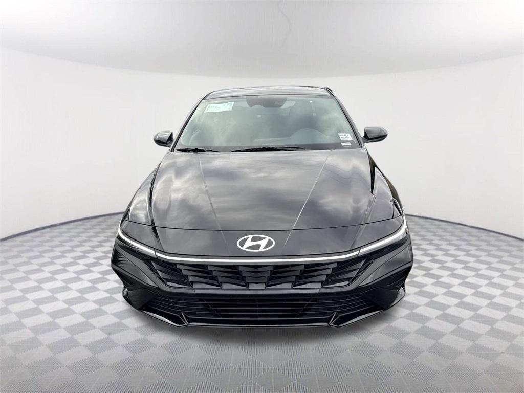2026 Hyundai Elantra SEL Sport photo 2