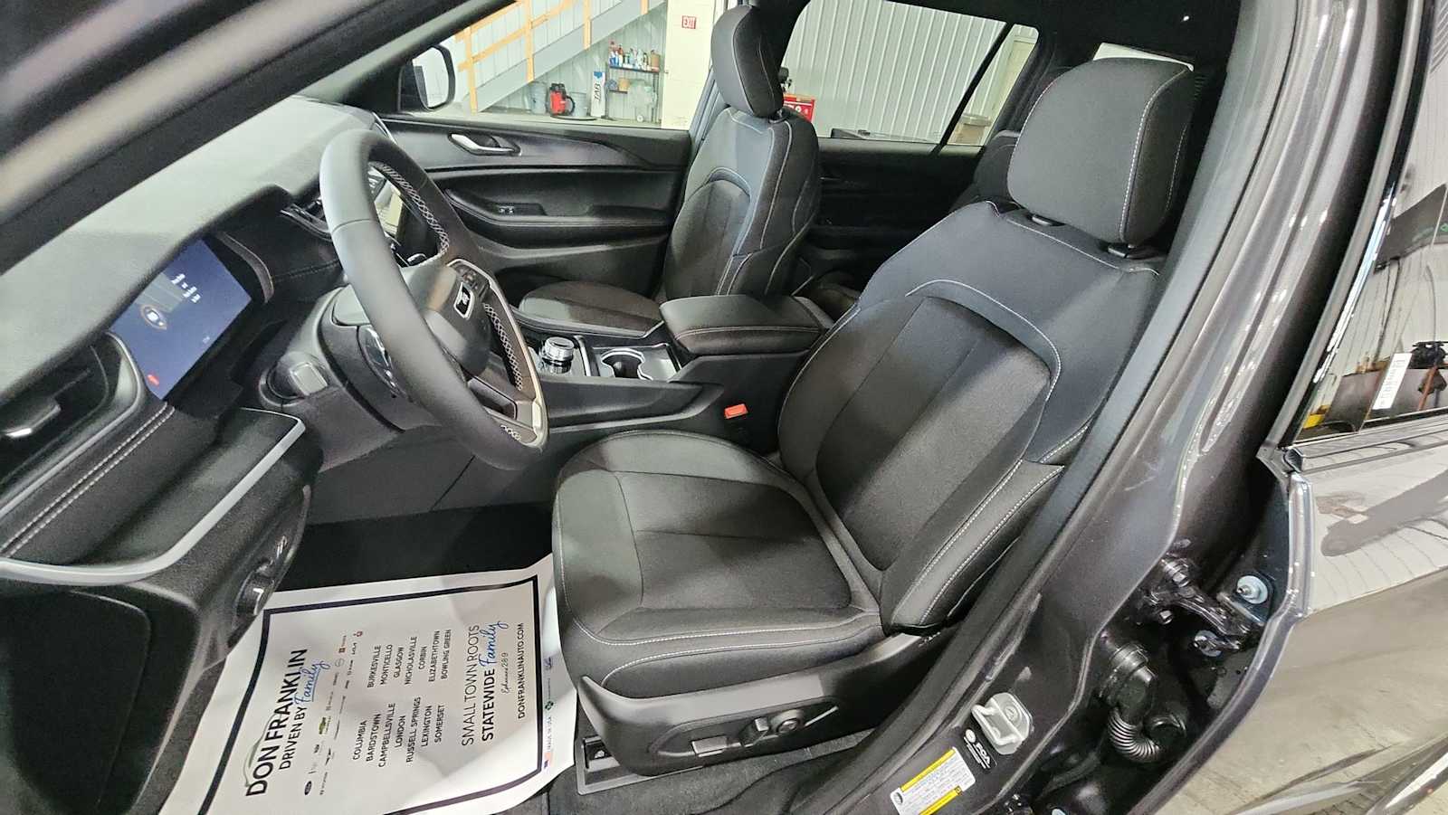 2025 Jeep Grand Cherokee Laredo X photo 14