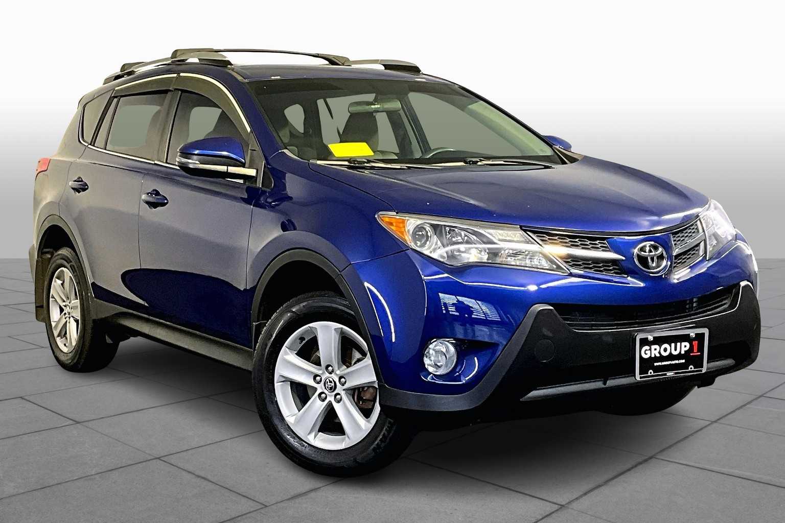 2015 Toyota RAV4 XLE photo 2