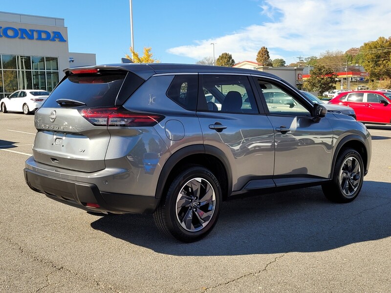 2024 Nissan Rogue SV photo 2
