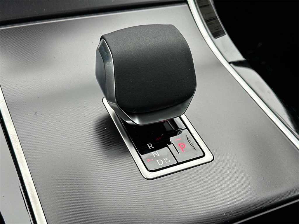 2026 Land Rover Range Rover Velar SE photo 5