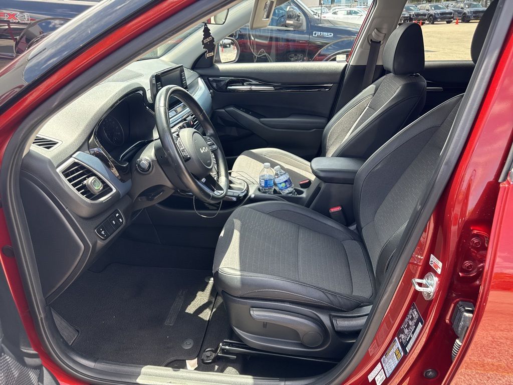 2023 Kia Seltos S photo 6
