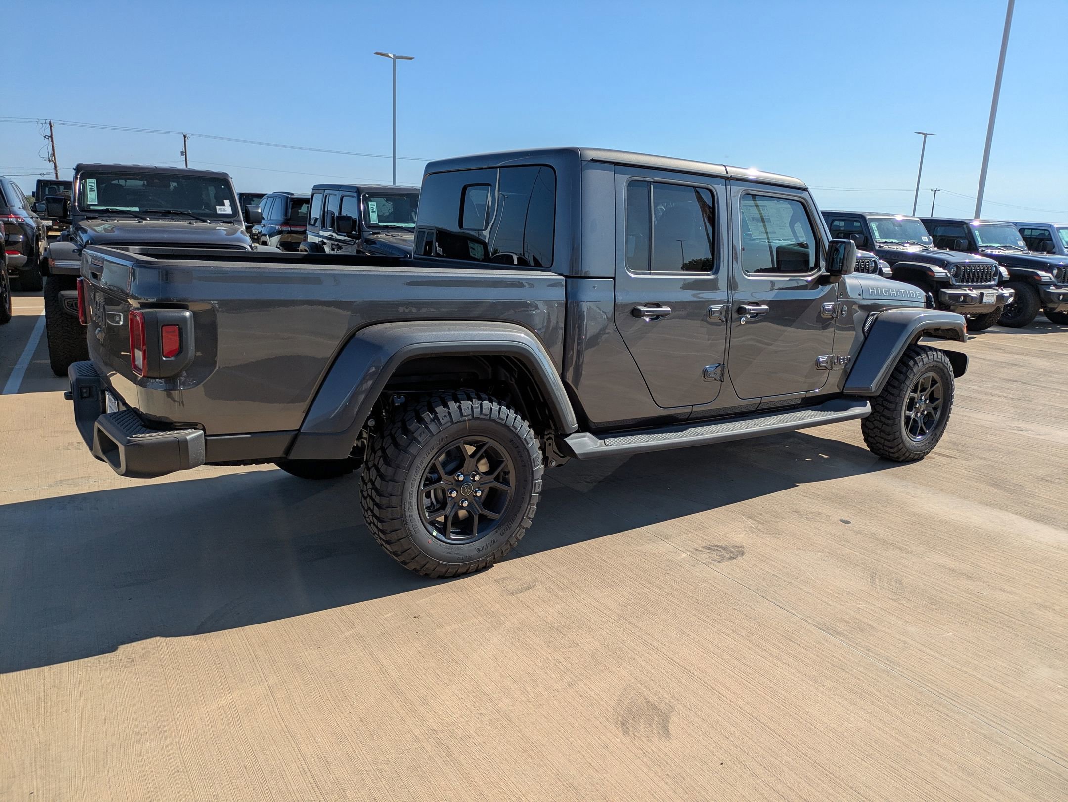 2025 Jeep Gladiator Sport photo 2