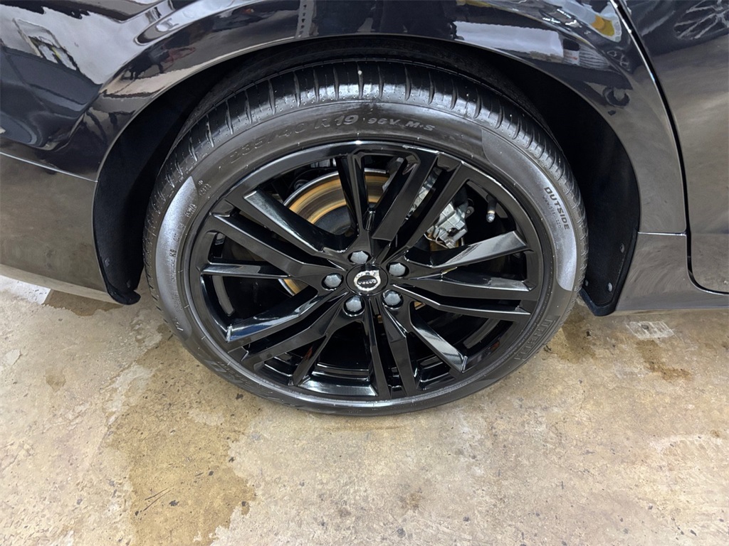 2023 Volvo S60 B5 Plus Black Edition photo 36
