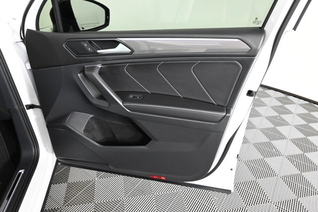 2022 Volkswagen Tiguan SE R-Line Black photo 13