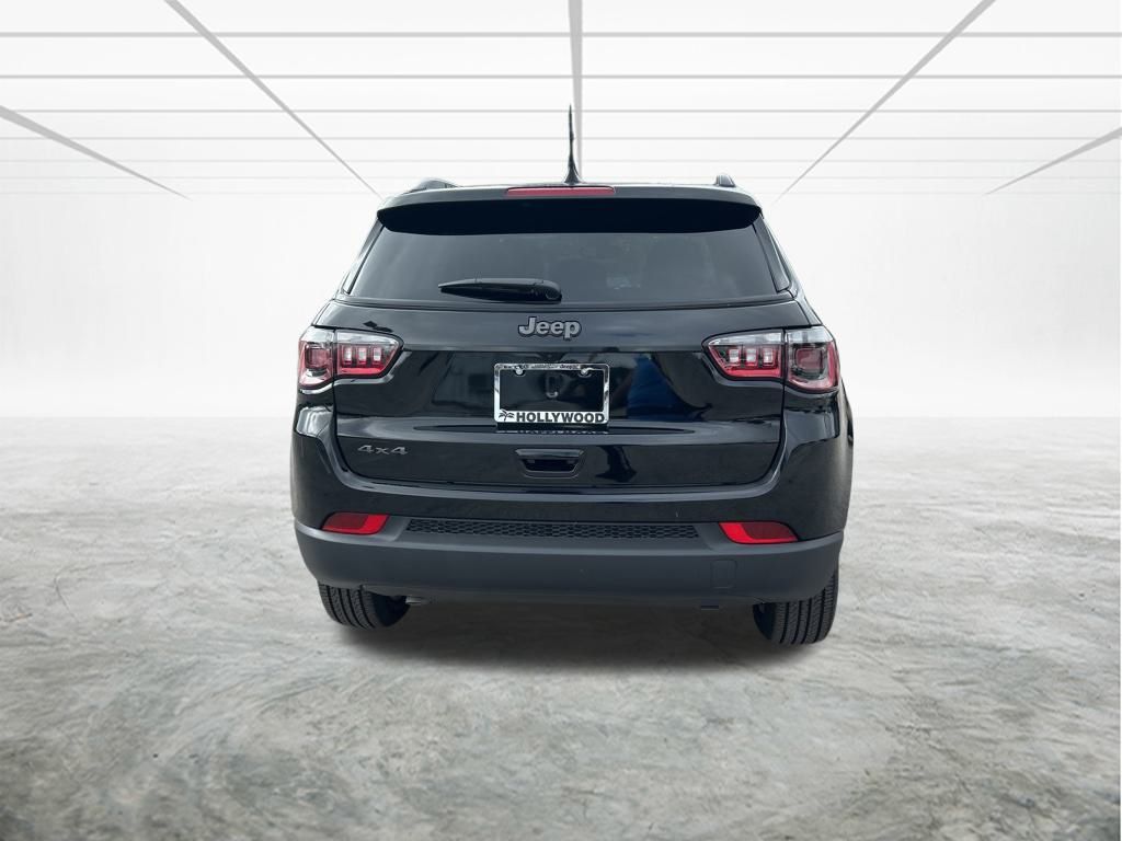 2025 Jeep Compass Latitude photo 3