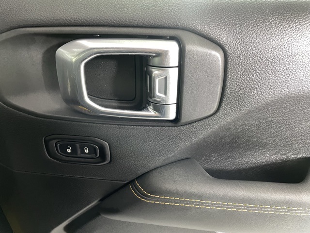 2025 Jeep Wrangler Sahara photo 11