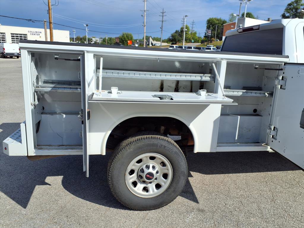 2024 Gmc Sierra 3500 Pro photo 2