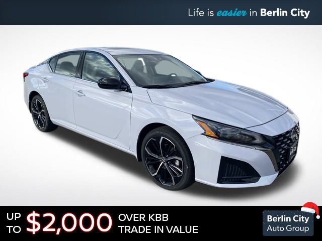 2025 Nissan Altima SR's photo