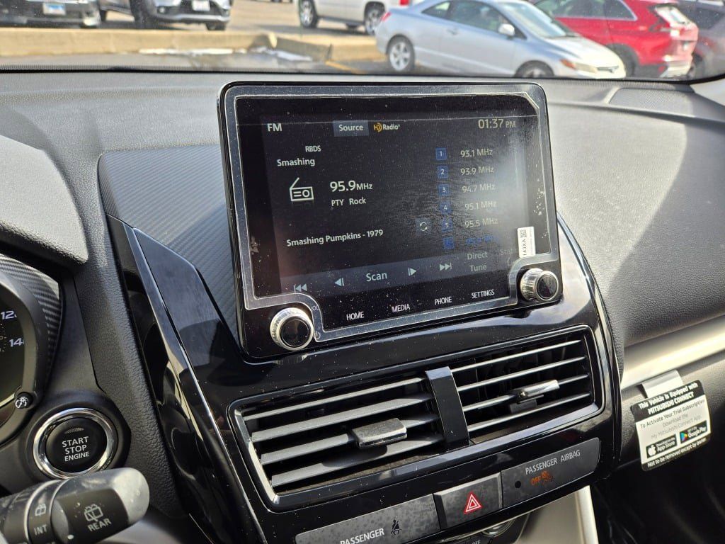 2025 Mitsubishi Eclipse Cross LE photo 18