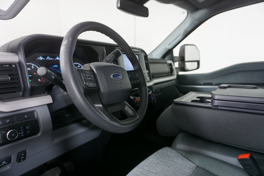 2023 Ford F-450 XLT photo 25