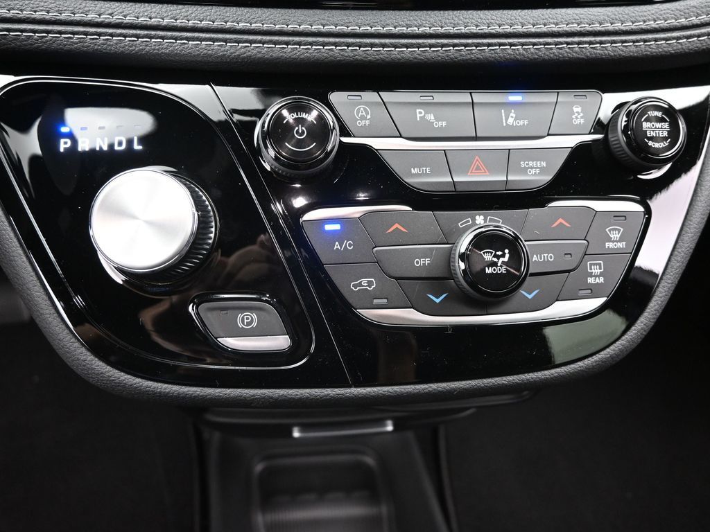 2026 Chrysler Pacifica photo 16