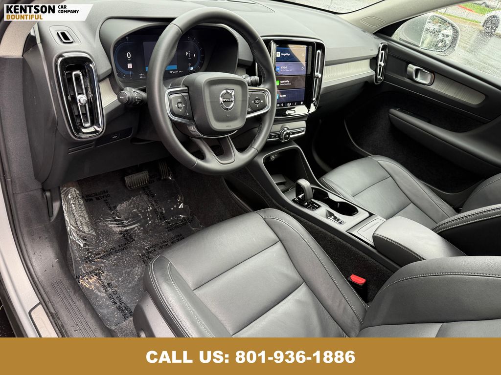 2025 Volvo XC40 Core photo 18