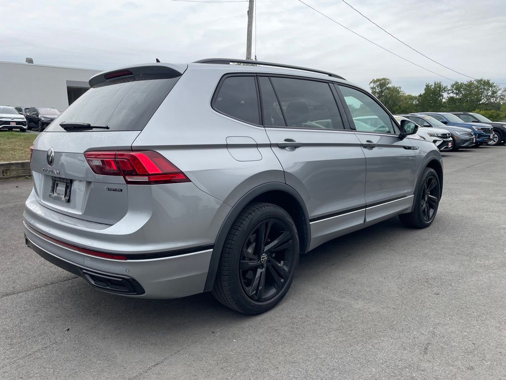 2023 Volkswagen Tiguan SE R-Line Black photo 8