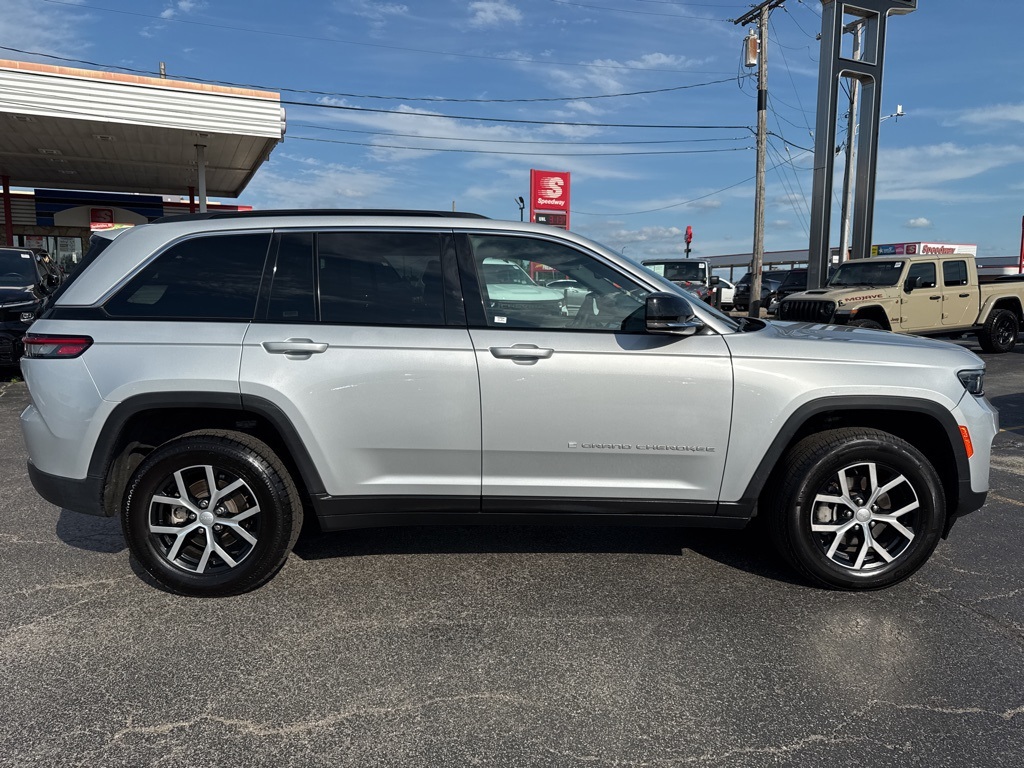 2024 Jeep Grand Cherokee Limited photo 2