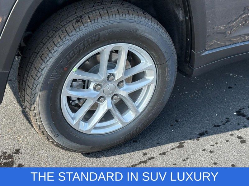 2025 Jeep Grand Cherokee Laredo X photo 4