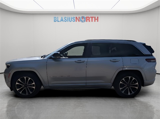 2022 Jeep Grand Cherokee Overland's photo