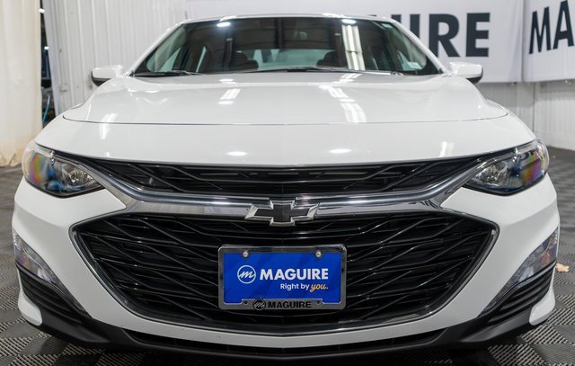 2025 Chevrolet Malibu 1LT photo 2