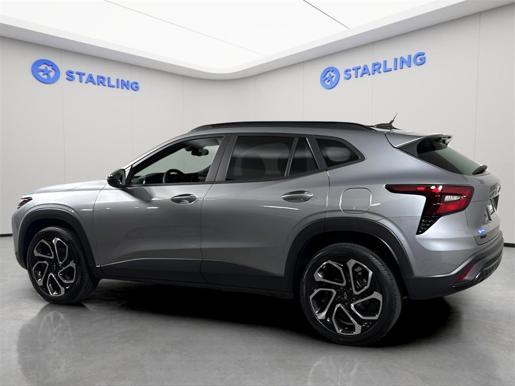 2024 Chevrolet Trax photo 2