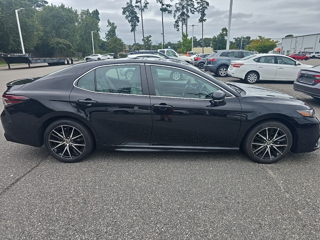 2022 Toyota Camry SE photo 2