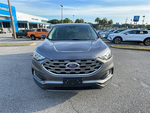 2024 Ford Edge Titanium photo 2