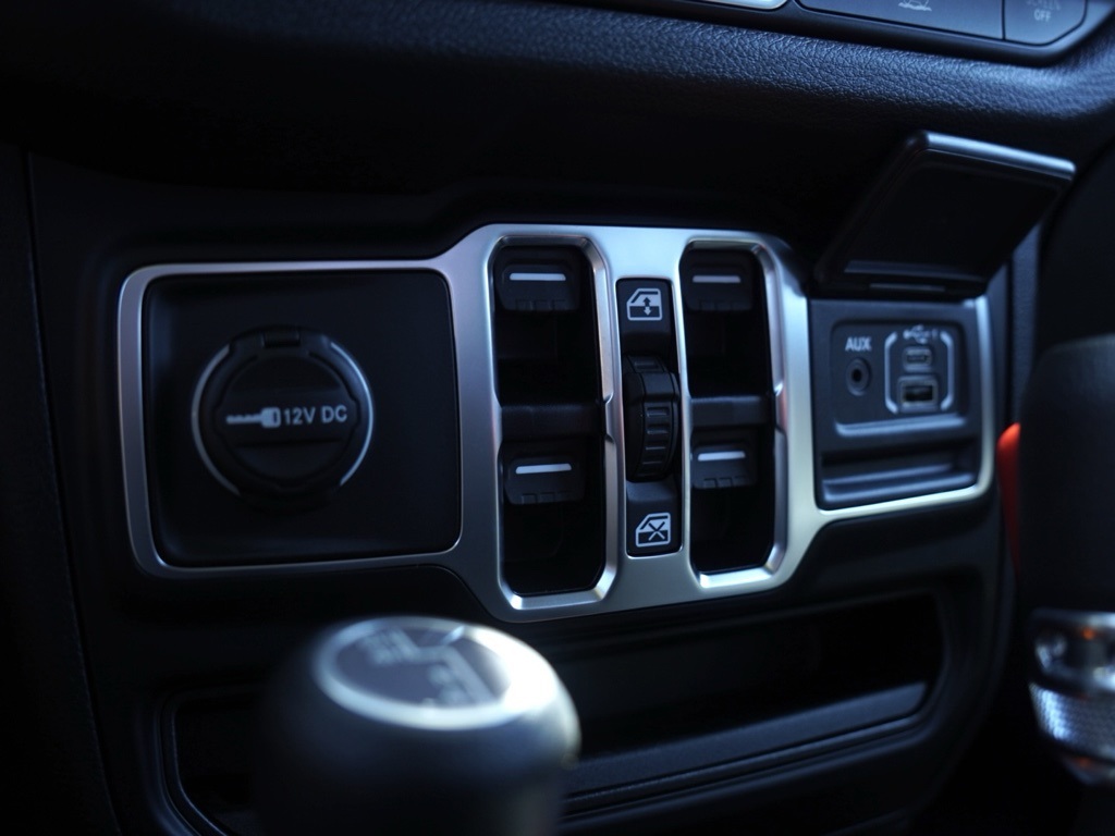 2025 Jeep Gladiator Sport S photo 16