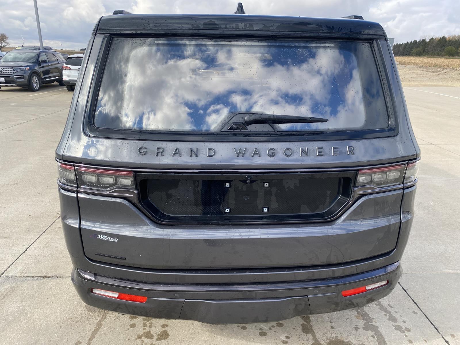 2022 Jeep Grand Wagoneer II Obsidian photo 2