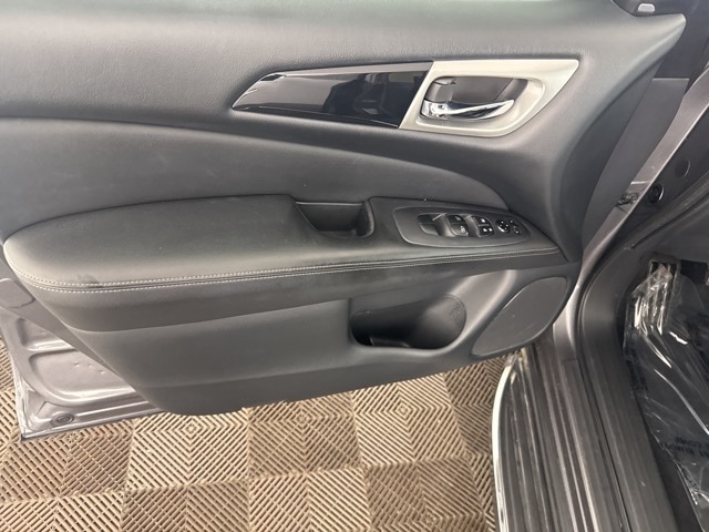 2020 Nissan Pathfinder SV photo 17